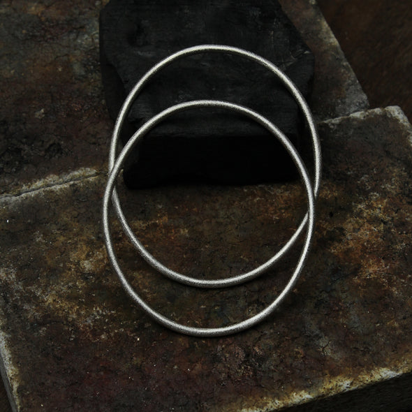 Plain oval bangle