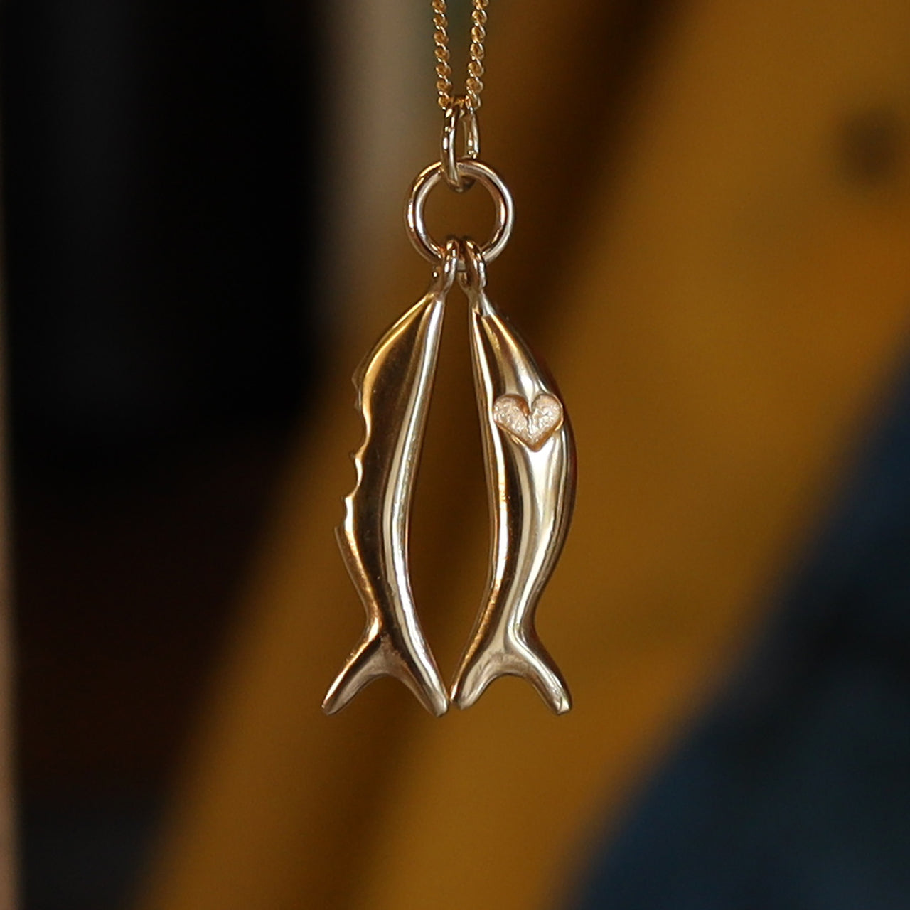 Smitten & bitten - gold version on 18 inch belcher