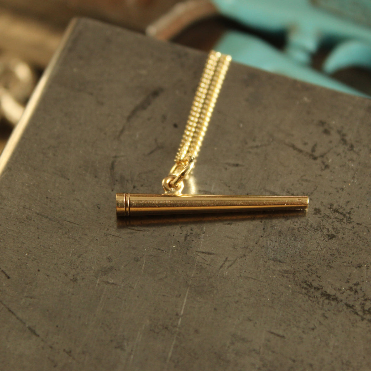 Thole Thole pin charm - 9ct yellow gold