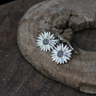 Daisy cufflinks