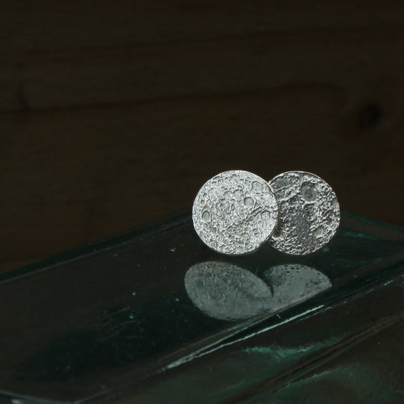Tiny whole of the moon studs - silver