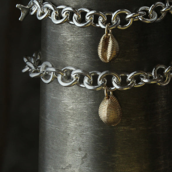 Wrist chain No.1 with solid 9ct gold St. Martin's cowrie