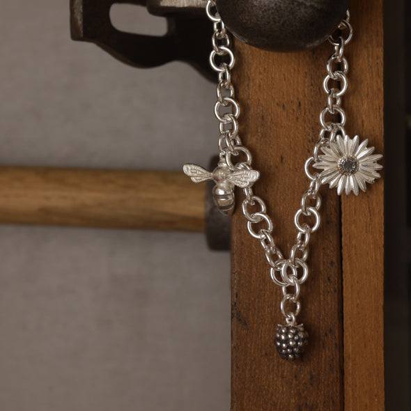 An island garden wrist chain