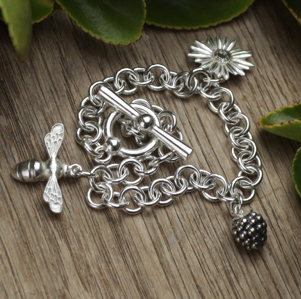 An island garden wrist chain – Fay Page