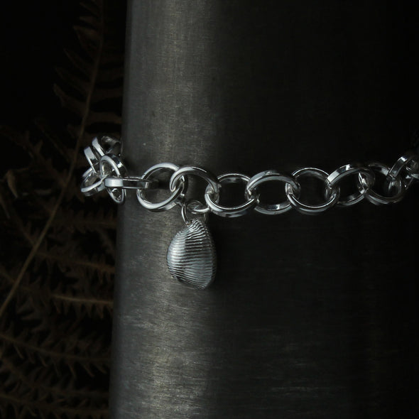 Wrist chain No.4 with St. Mary's cowrie