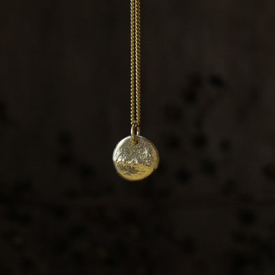 Tresco pebble - solid 9ct gold