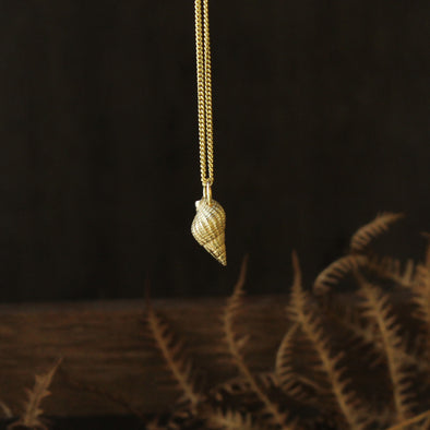 Netted dogwhelk - solid 9ct gold
