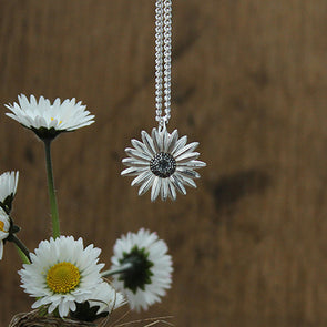 Daisy charm - large