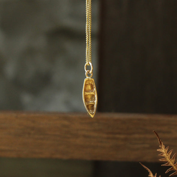 Small boat - solid 9ct gold
